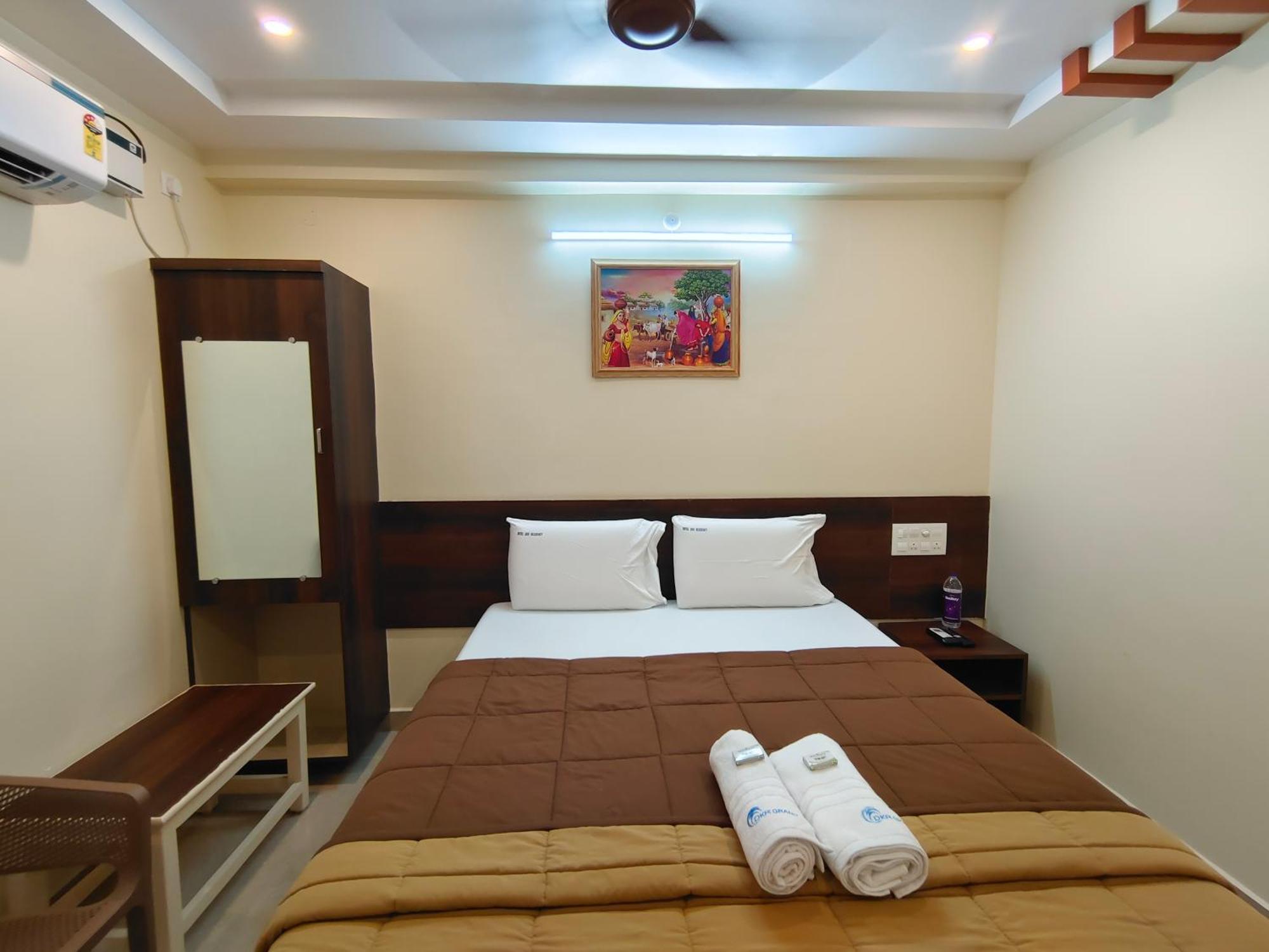 Hotel Dkr Grand Tirupati Exterior photo