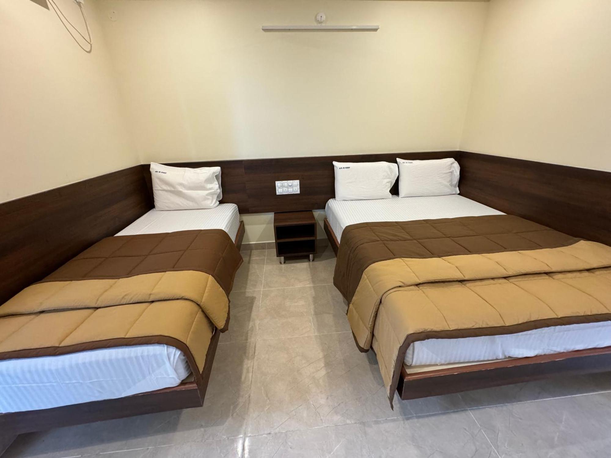 Hotel Dkr Grand Tirupati Exterior photo